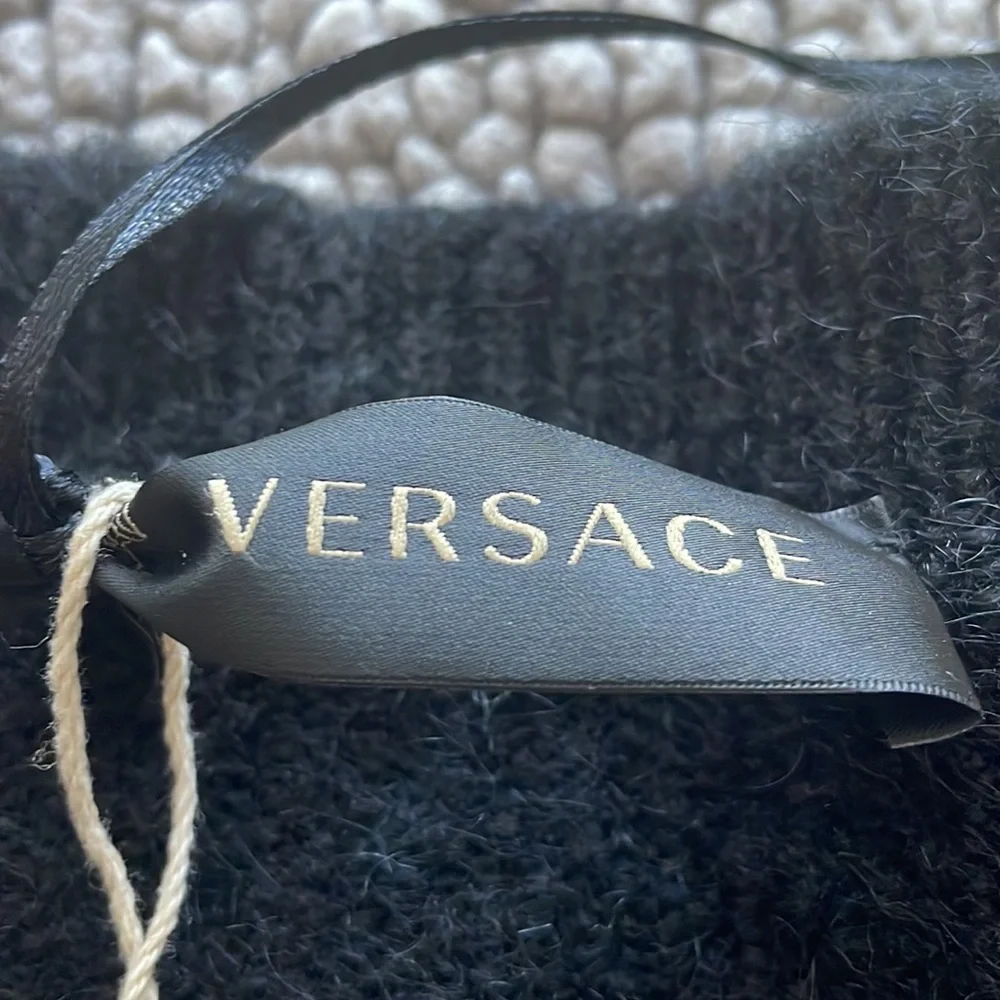 Versace Knit Skit - Picture 3 of 6